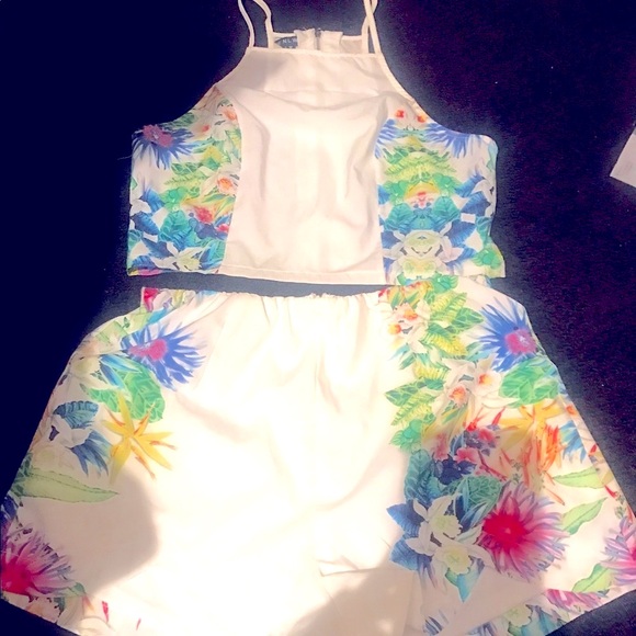 Floral 2-Piece Short Set - Picture 2 of 9